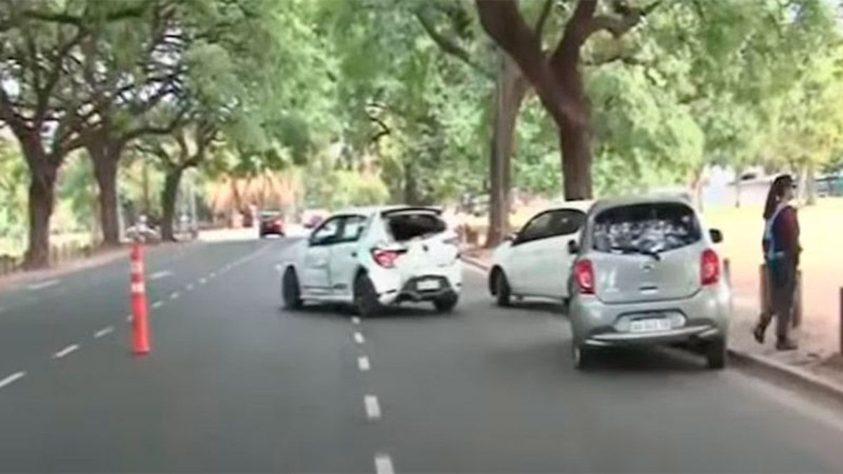 Tragedia en Palermo: un joven murió al ser atropellado por un automóvil que luego chocó a otros coches estacionados