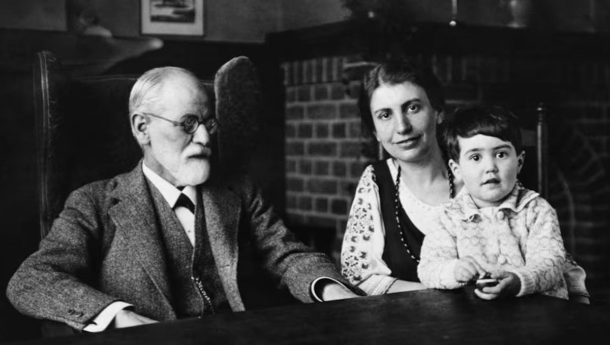 Sigmund Freud lo dijo: el hijo favorito tiene una ventaja emocional desde la infancia