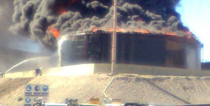 Malargüe: explotó este sábado un tanque de YPF con 10.000 metros cúbicos de petróleo y provocó que se incendiara otro depósito