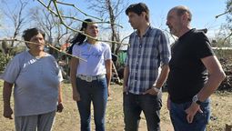 Rodolfo Vargas Arizu y la intendenta Flor Destéfanishicieron un balance de la caída de granizo en Santa Rosa.