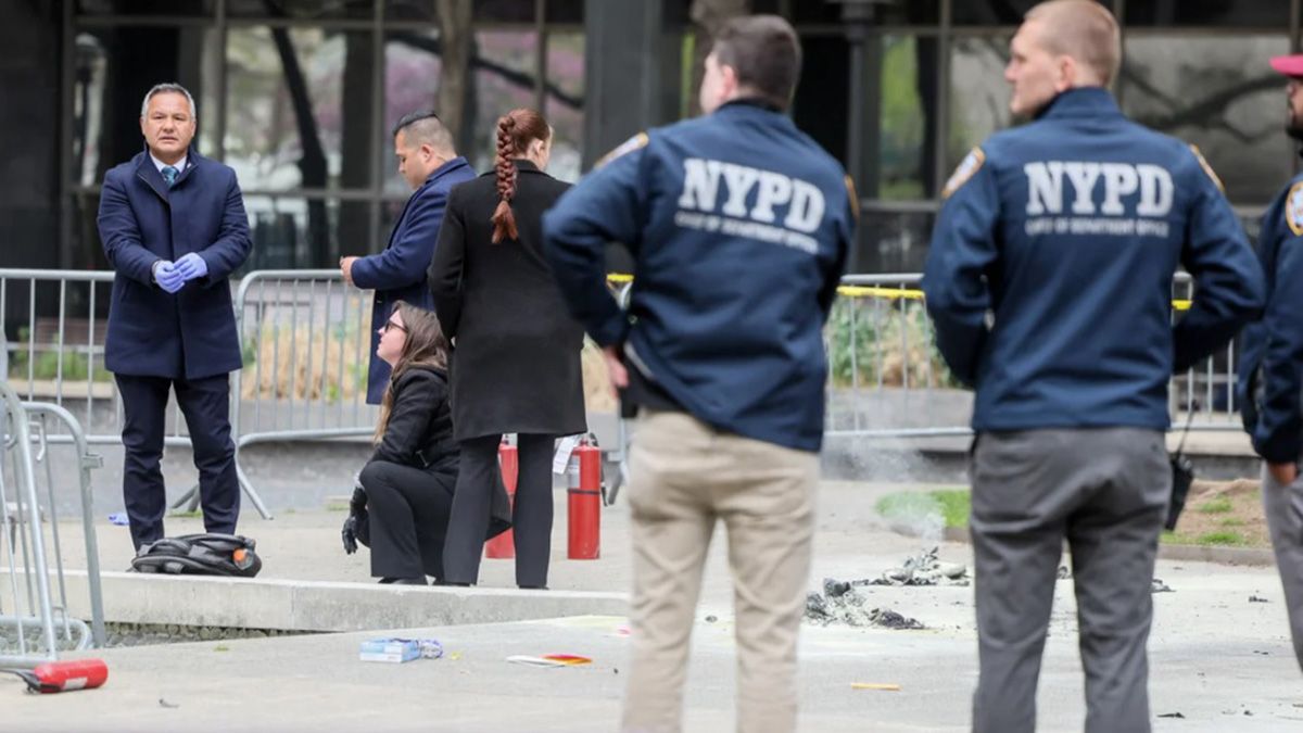Murió tras prenderse fuego frente al tribunal que juzga a Donald Trump