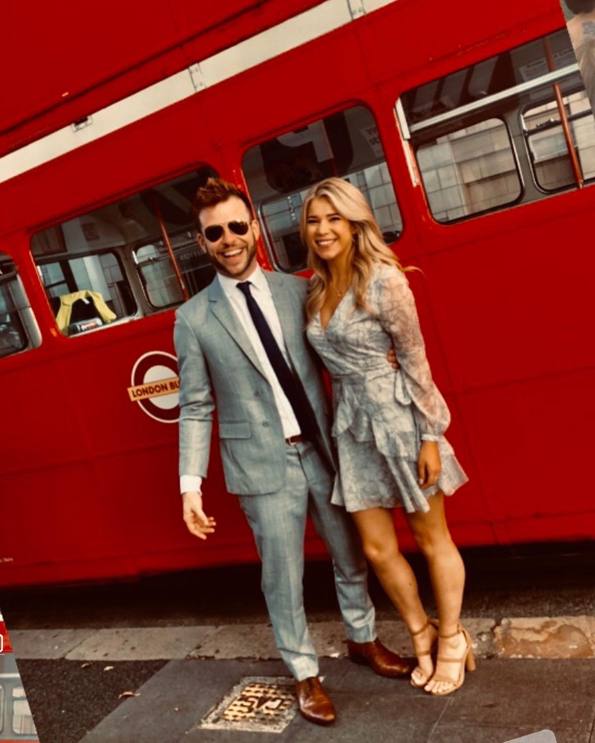 Juan posa junto a su novia inglesa Amy en la capital londinense, cuando viajó para conocer a su familia. Juan posa junto a su novia inglesa Amy en la capital londinense, cuando viajó para conocer a su familia.