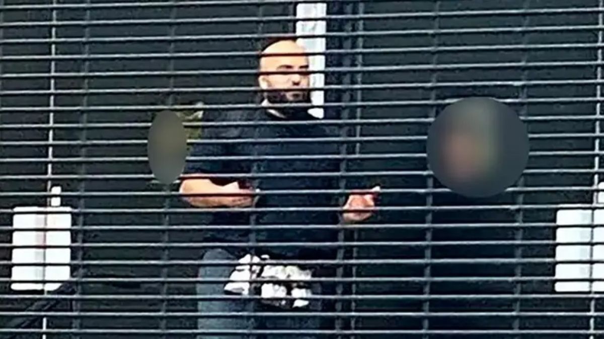 El atacante portaba un cinturón con varios explosivos pero la Policía impidió a balazos que ingresara a la sinagoga. El atacante portaba un cinturón con varios explosivos pero la Policía impidió a balazos que ingresara a la sinagoga.