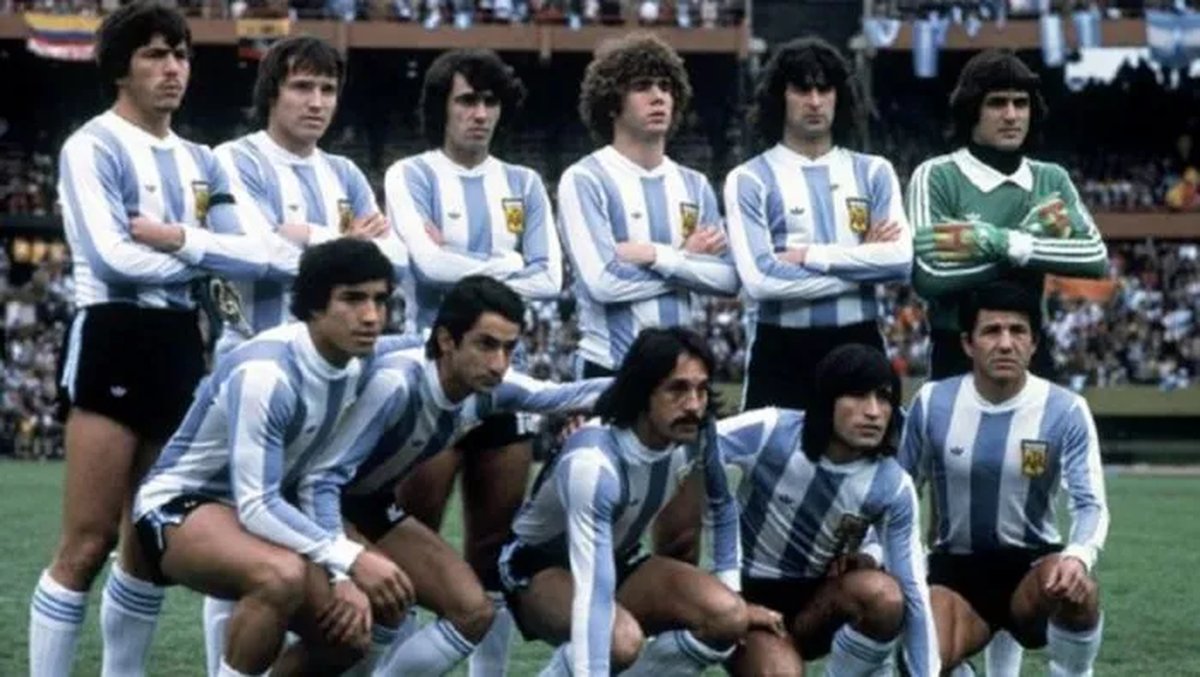 Esta fue la formación inicial de la Selección argentina que dirigía César Luis Menotti y que venció a Holanda 3 a 1. Esta fue la formación inicial de la Selección argentina que dirigía César Luis Menotti y que venció a Holanda 3 a 1.