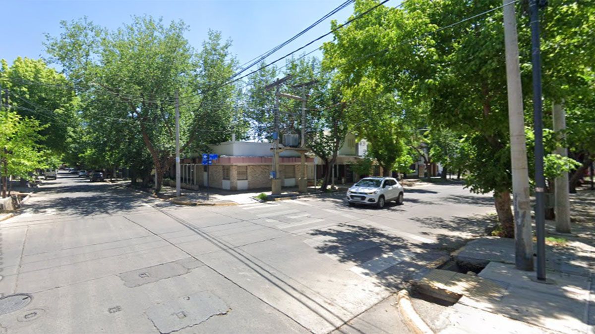 Los llamados al 911 alertaron que dos hombres robaban cables en calle Fader y Chacho, de Capital. Los llamados al 911 alertaron que dos hombres robaban cables en calle Fader y Chacho, de Capital.