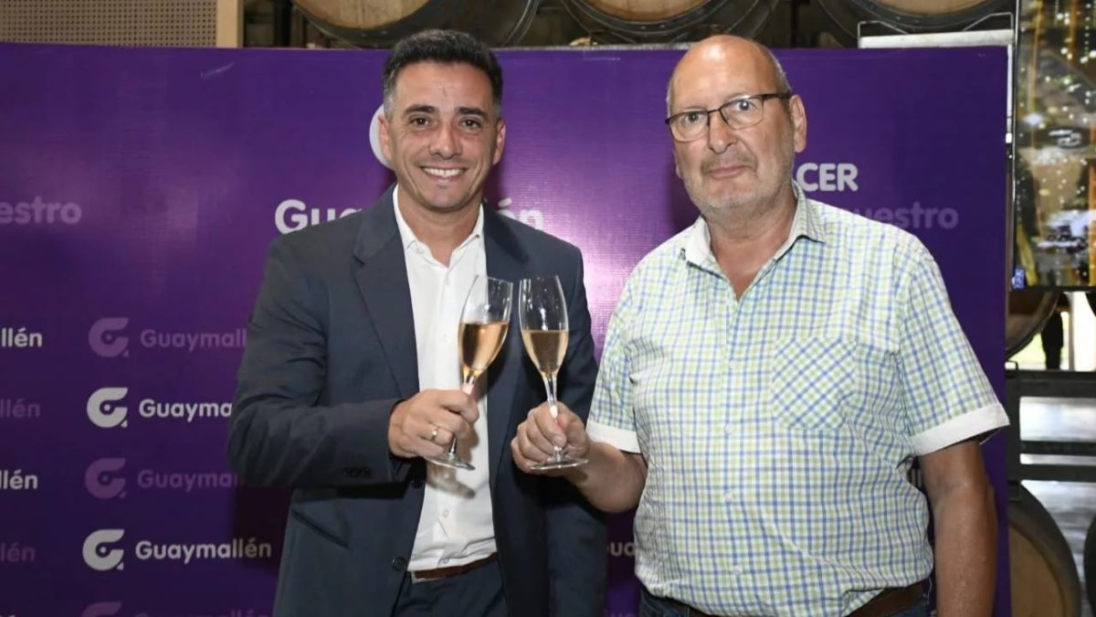 Uno sonríe. El otro no. Calvente cierra con mucho movimiento su primer año en la comuna.&nbsp;