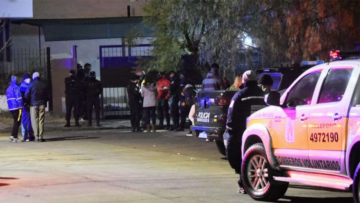 Así llegaba el personal de seguridad y emergencias al lugar de la tragedia, el viernes 20 de junio. Solo hubo posibilidad de salvar a Delfina Díaz, la bebé de 4 días que se encontraba aún con vida