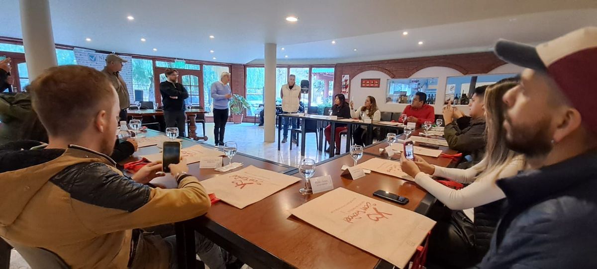 Empresas de turismo de Bolivia, Perú y Chile anunciaron que ofrecerán paquetes turísticos a San Rafael. Empresas de turismo de Bolivia, Perú y Chile anunciaron que ofrecerán paquetes turísticos a San Rafael.