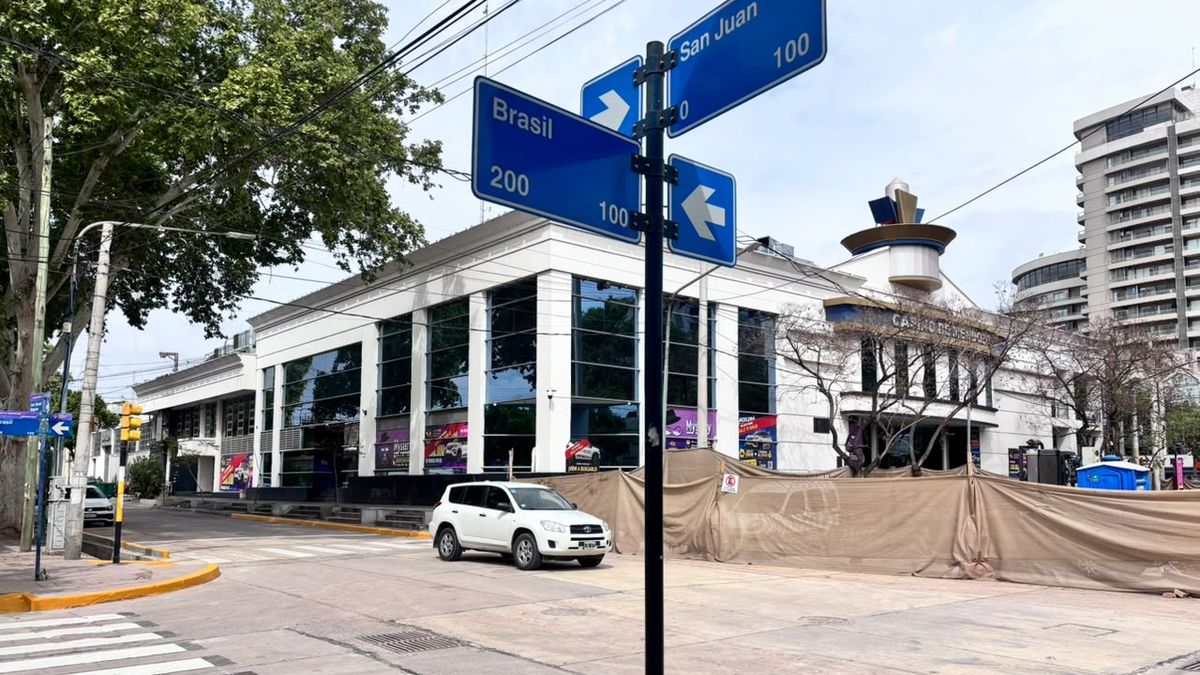 Para evitar altas demoras en el tránsito por esa zona, quedó habilitada calle San Juan y Brasil. Para evitar altas demoras en el tránsito por esa zona, quedó habilitada calle San Juan y Brasil.