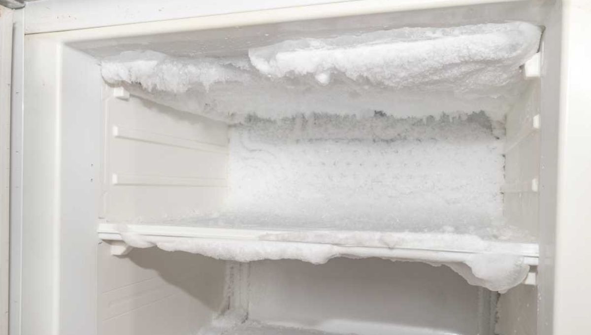 Saca los bloques de hielo de tu freezer, con un poco de sal y en 2 minutos