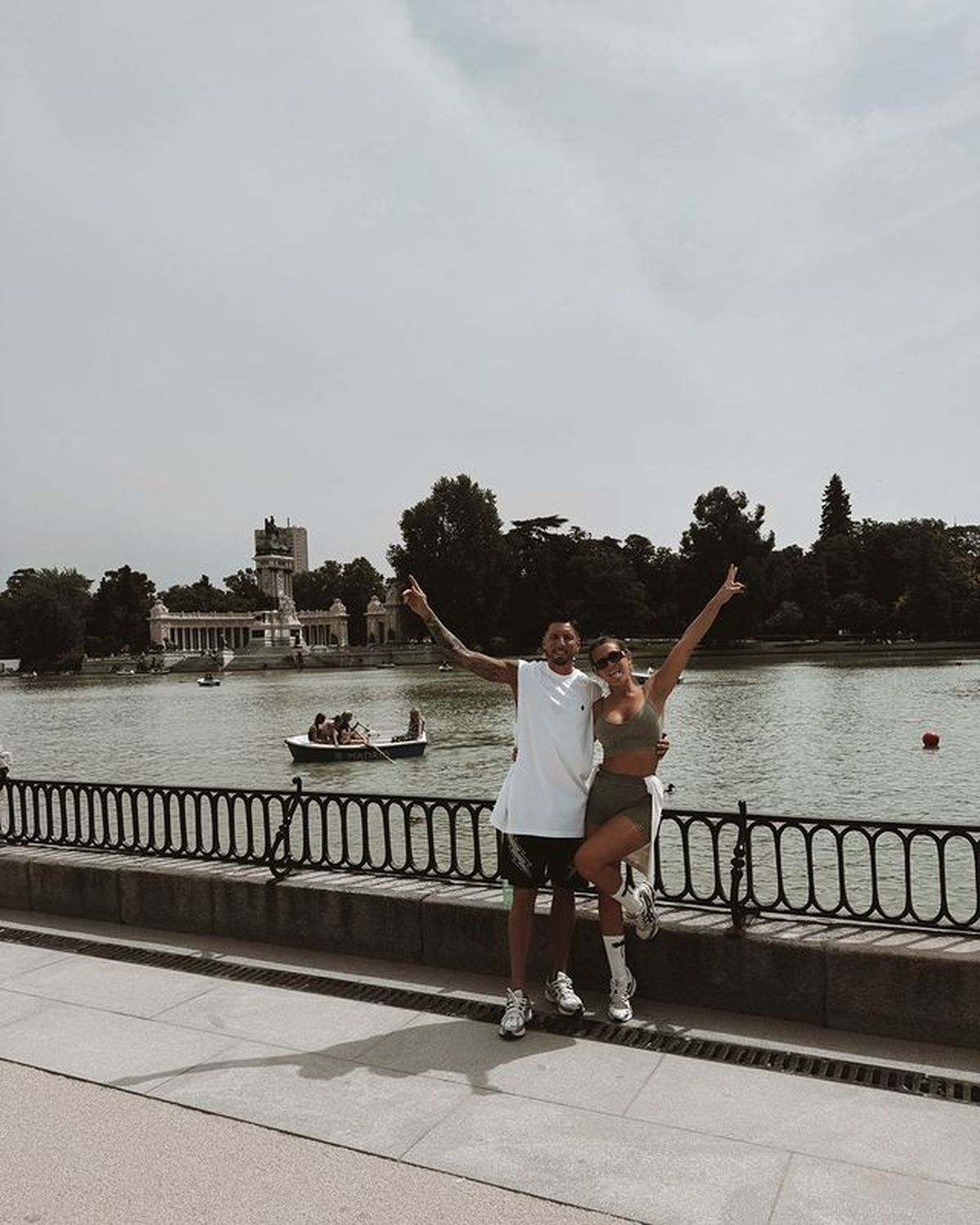 Desde el verano europeo, Camila Homs marca tendencia: calzas ultra XS, verde matcha y mucha piel. Desde el verano europeo, Camila Homs marca tendencia: calzas ultra XS, verde matcha y mucha piel.