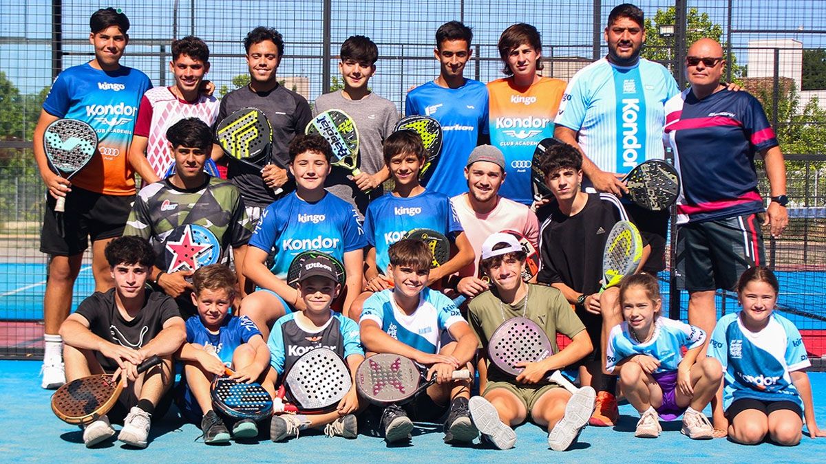 Los mundialistas con sus compañeros de la Academia del Kondor Club (UNO/Nicolás Ríos) Los mundialistas con sus compañeros de la Academia del Kondor Club (UNO/Nicolás Ríos)