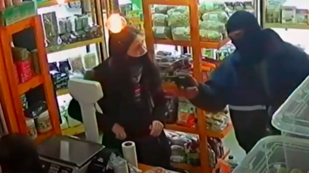 Robo a mano armada: inauguraron una dietética y les robaron