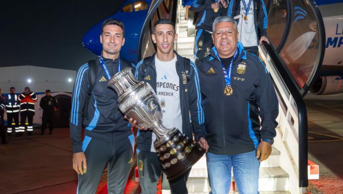 La Selección argentina, bicampeona de la Copa América, fue recibida por los hinchas en Ezeiza