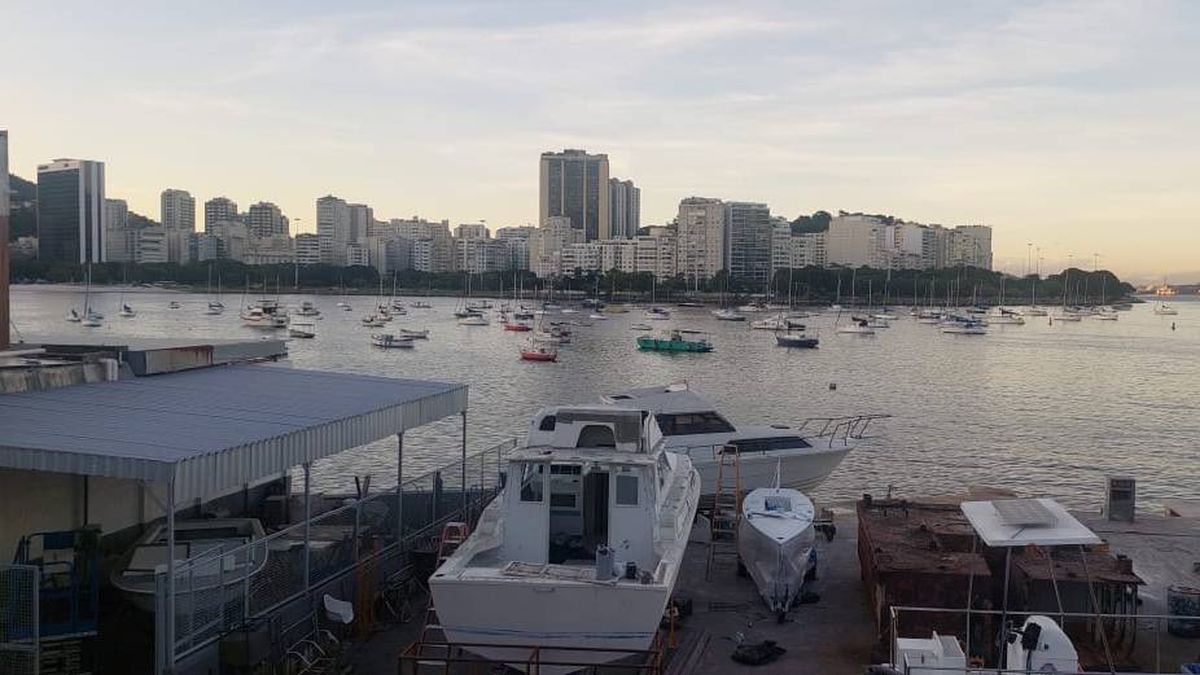 Desde la playa, una vista de la Ciudad de Río. Desde la playa, una vista de la Ciudad de Río.