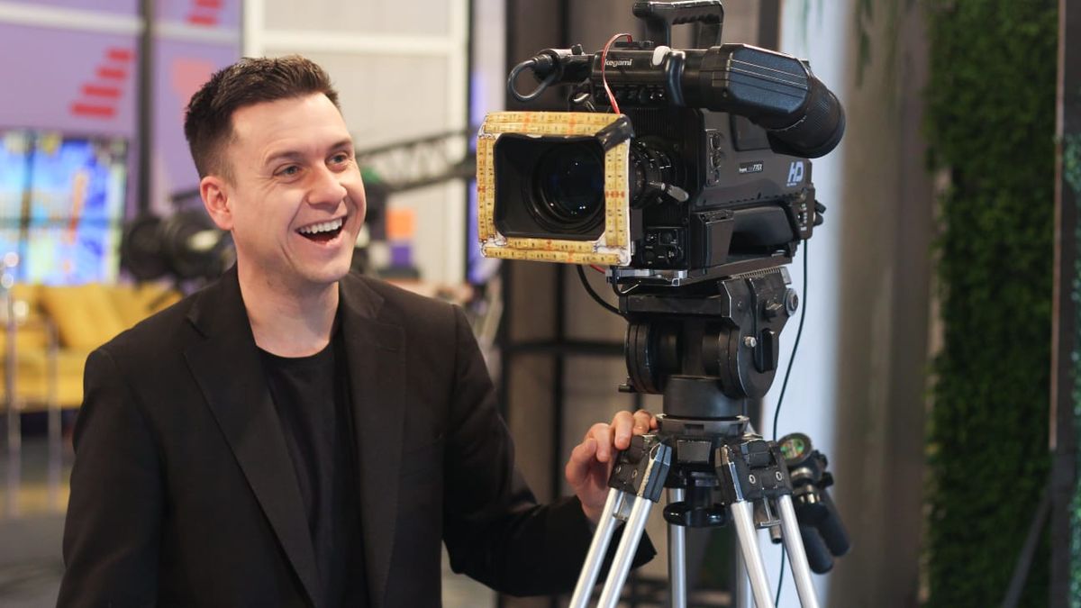 El periodista ganó un Martín Fierro Federal este año gracias a su labor en conducción televisiva que desarrolla en Canal 7 Mendoza (El Siete). El periodista ganó un Martín Fierro Federal este año gracias a su labor en conducción televisiva que desarrolla en Canal 7 Mendoza (El Siete).