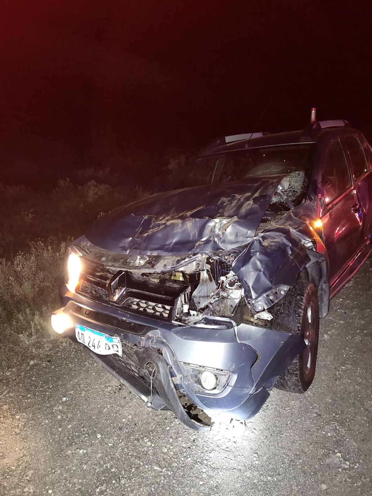 Así quedó la Renault Oroch tras el accidente ocurrido en la Ruta 40, Lavalle, donde dos vacas cruzaron por la calzada. Así quedó la Renault Oroch tras el accidente ocurrido en la Ruta 40, Lavalle, donde dos vacas cruzaron por la calzada.