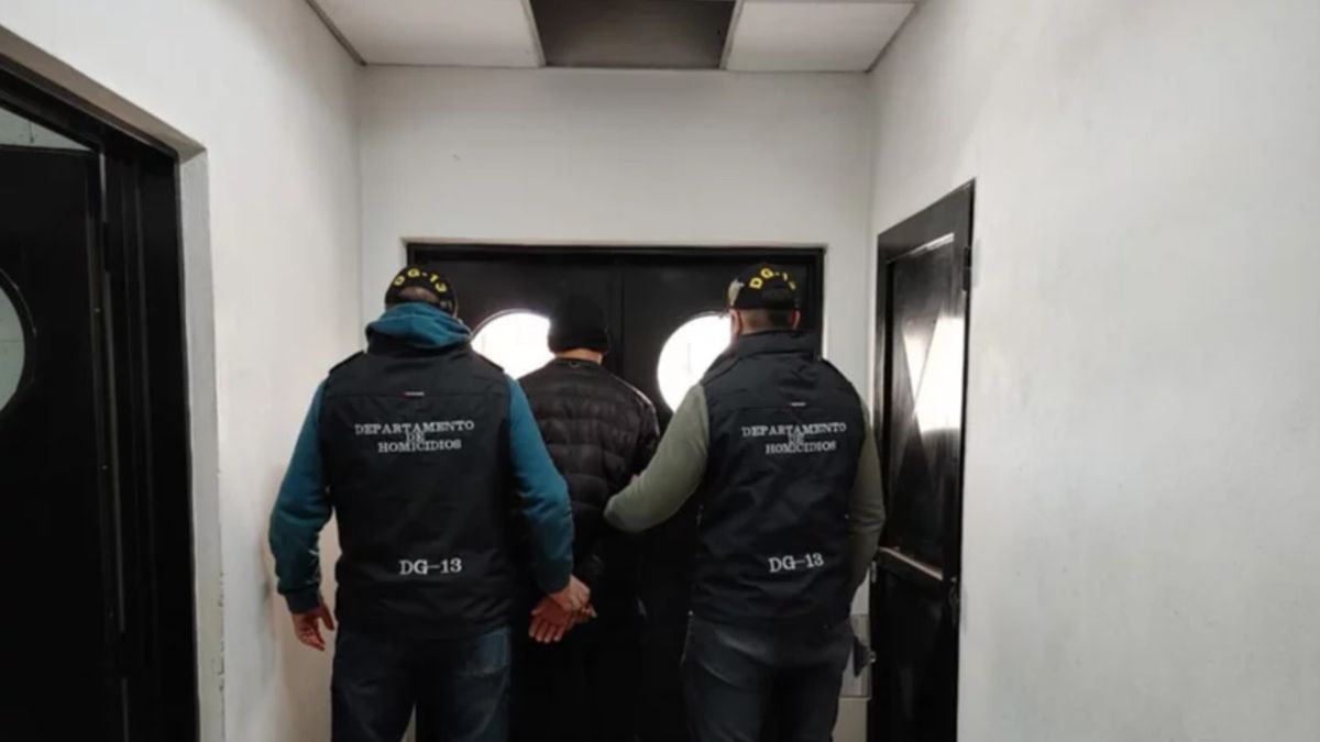 El joven de 21 años que asesinó a su expareja, es retirado de la sede judicial de San Luis luego de quedar&nbsp; imputado por femicidio