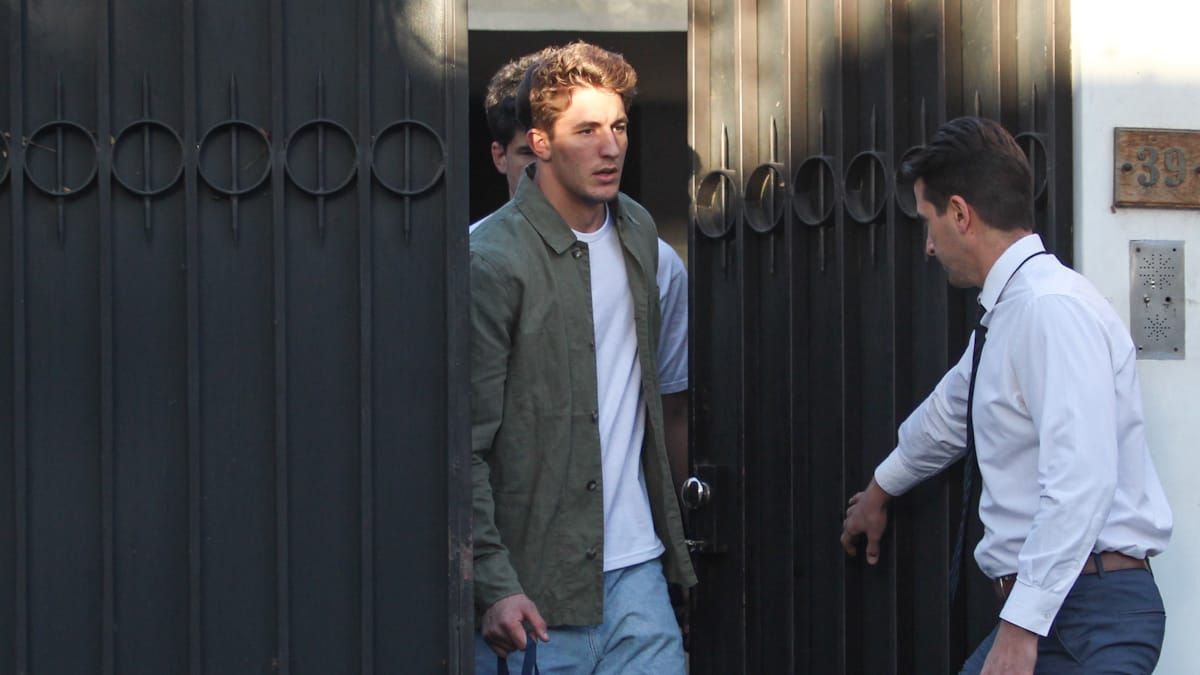 Oscar Jegou (21) de frente y atrás Hugo Auradou (21). Oscar Jegou (21) de frente y atrás Hugo Auradou (21).