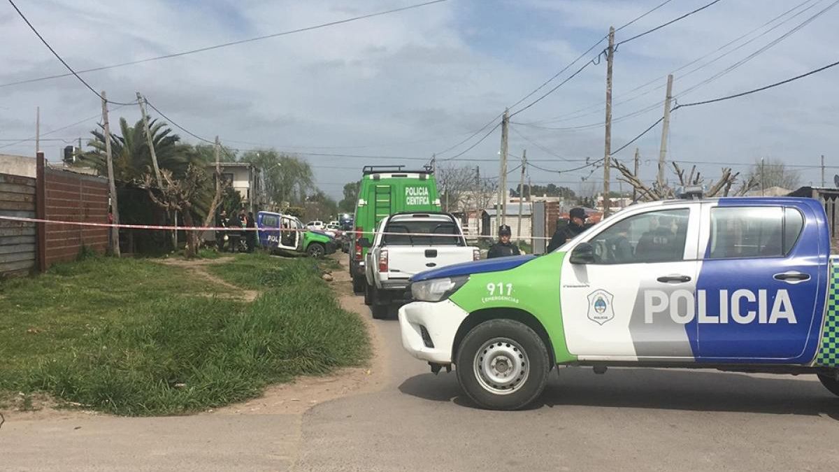 El sujero, a pesar de convivir con su pareja desde hace 16 años, en La Plata, la tacó a golpes de puños y patadas, y fue detenido por la policía