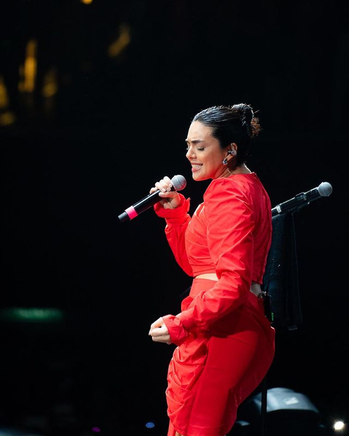 Ángela Leiva al rojo vivo.