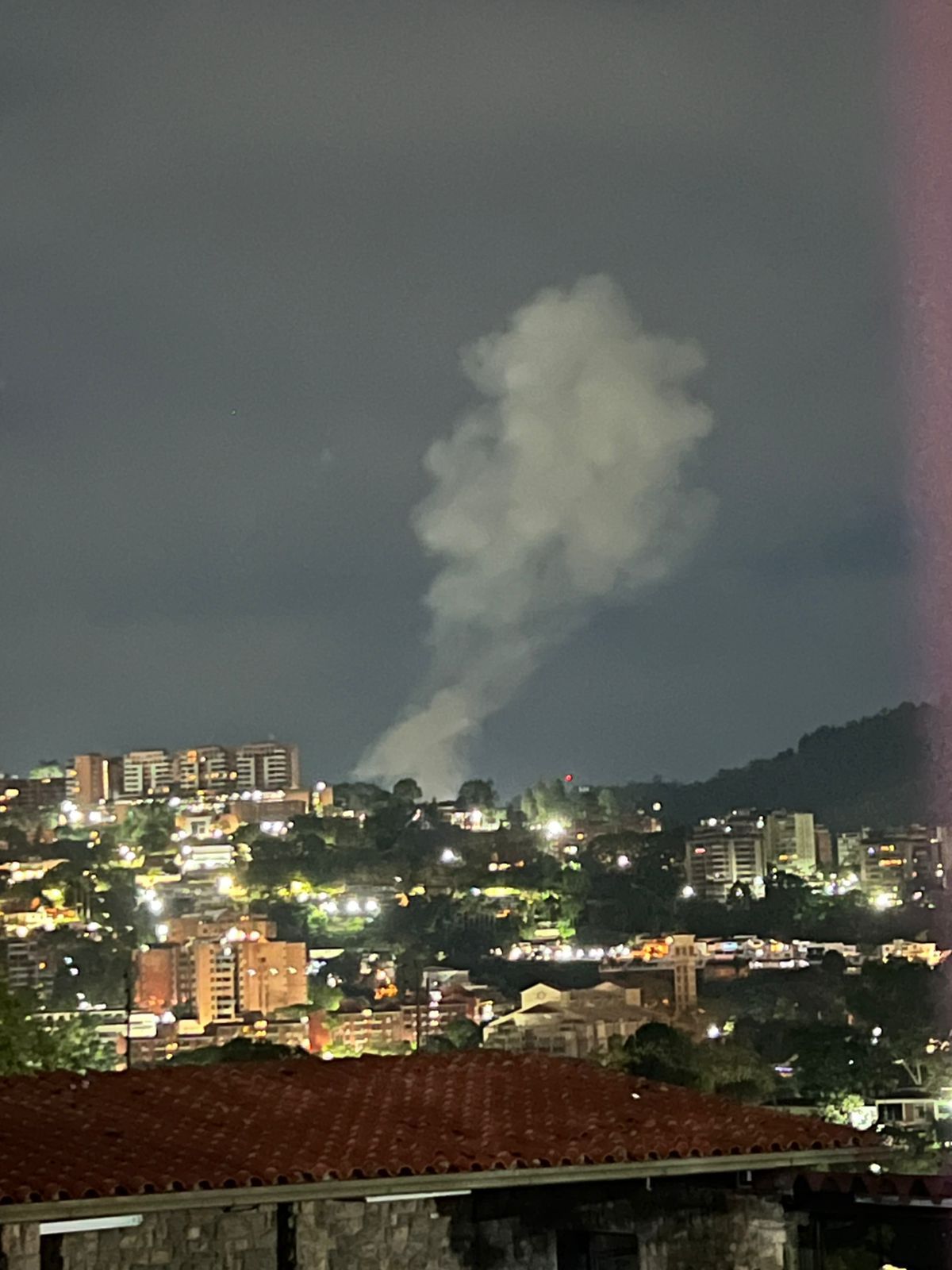 Im&aacute;genes de los propios venezolanos sobre las explosiones en la madrugada de este s&aacute;bado en diversos sectores de Venezuela.