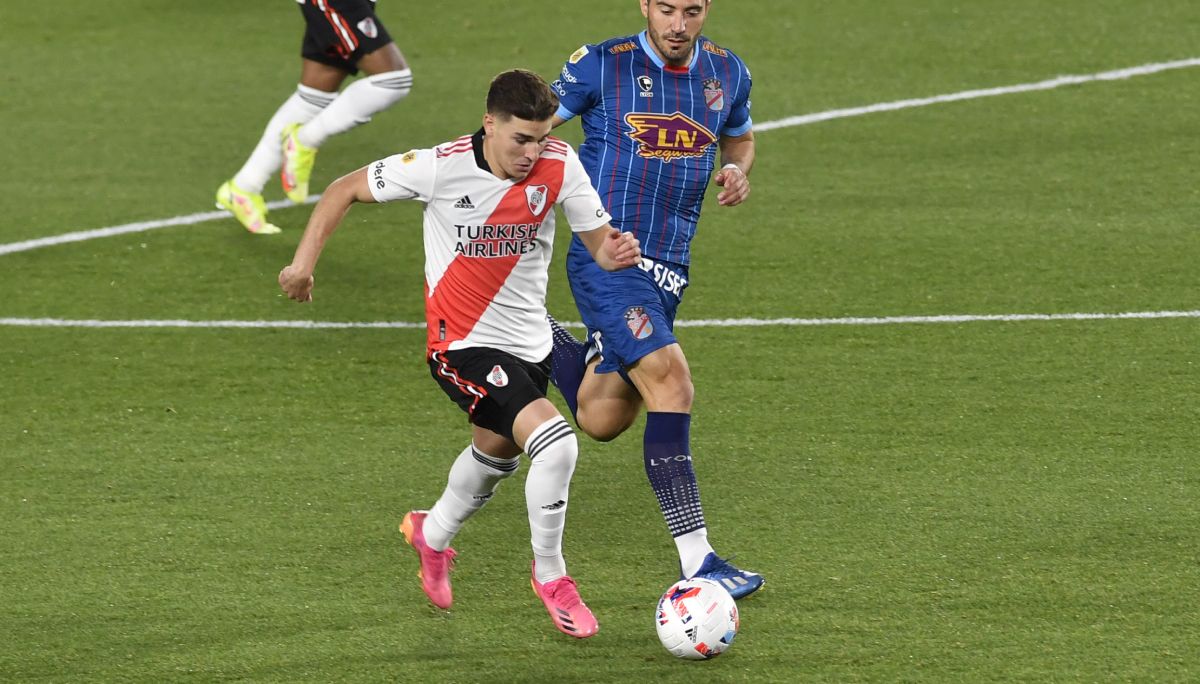 River venció a Arsenal y es el único escolta de Talleres