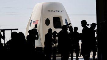 SpaceX, empresa de transporte aeroespacial, despedirá a 600 trabajadores