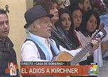 Una persona cantó el Himno y la Presidenta se sumó