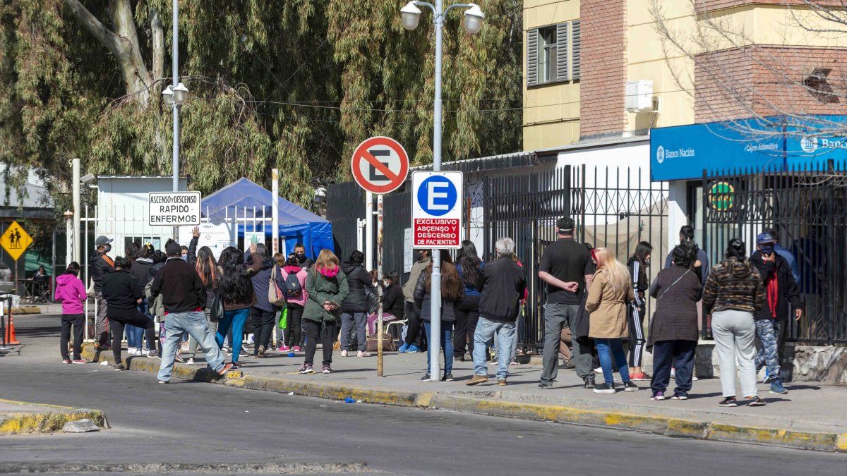 Separaron a la jefa de terapia intensiva del Lagomaggiore.