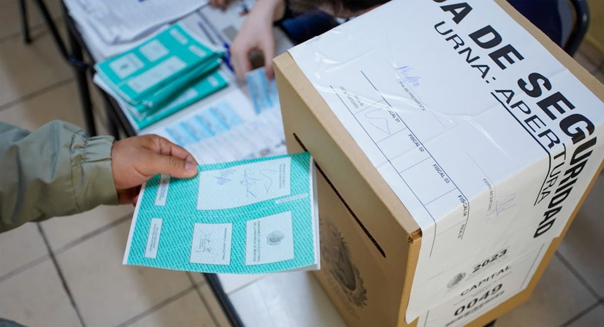 Los mendocinos, tanto en 2023 como en 2025, votaron mayoritariamente a Milei en el orden nacional y a los radicales en el orden provincial. Los mendocinos, tanto en 2023 como en 2025, votaron mayoritariamente a Milei en el orden nacional y a los radicales en el orden provincial.