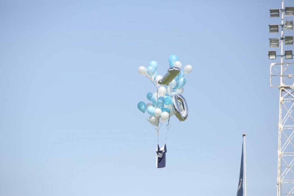 El lindo homenaje a Diego Maradona. Fotos: Fernando Martínez-Uno.