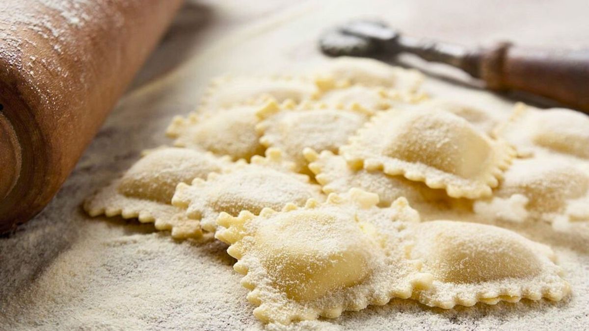 La masa de los ravioles caseros tiene una receta sencilla y económica. Foto: iStock.