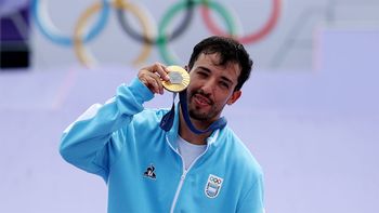 El Maligno Torres volvió a Argentina y recibió una ovación en Ezeiza