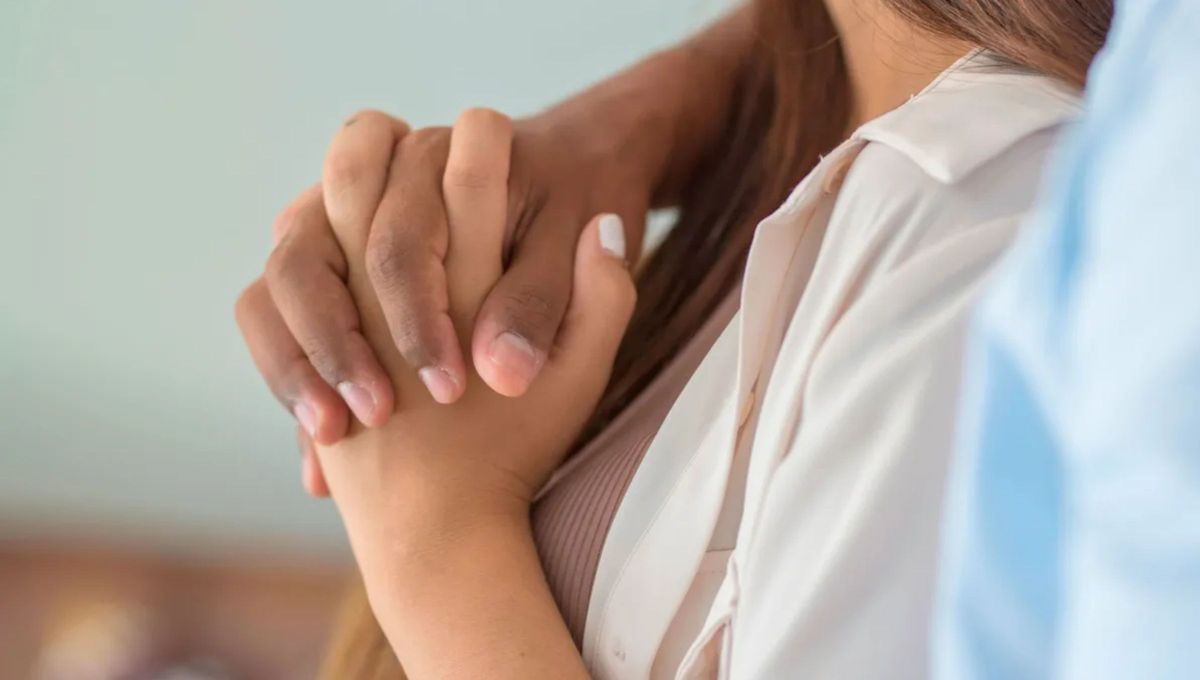 Cuando tu pareja no te da la mano en público puede deberse a diferentes factores y suele justificarse en la forma de ser y de llevar una relación Cuando tu pareja no te da la mano en público puede deberse a diferentes factores y suele justificarse en la forma de ser y de llevar una relación