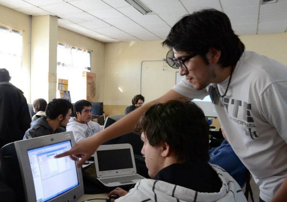 Desde la DGE se busca terminar con la repitencia de los alumnos secundarios con nuevos sistemas de estudios y uso de herramientas tecnológicas como el uso de computadoras.