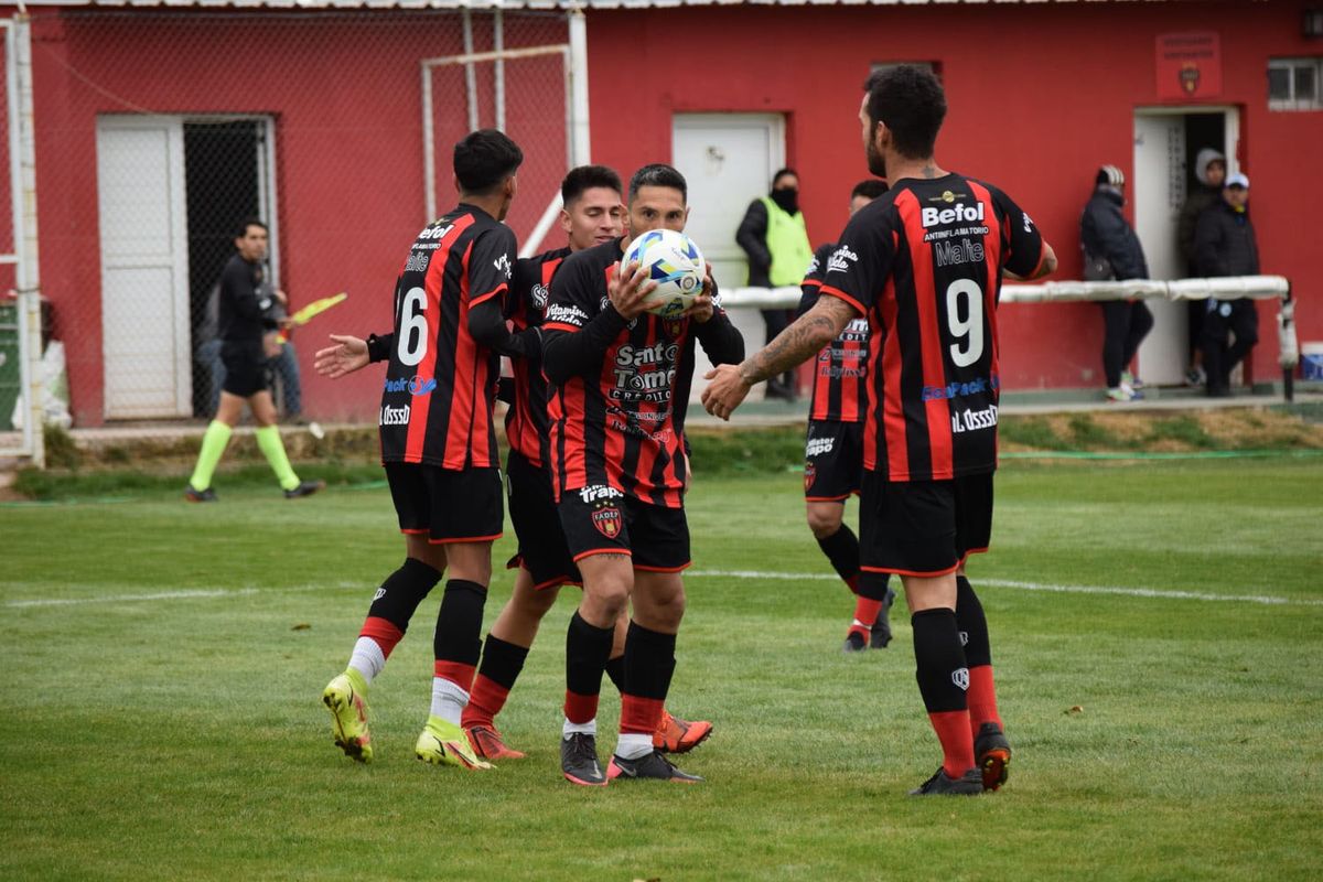 El Torito Cristian Lucero marcó el tercer gol para FADEP.