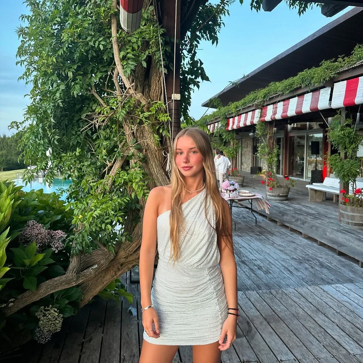 Taína Gravier confirma que es la reina del off-white con su mini vestido al ras desde Punta del Este. Taína Gravier confirma que es la reina del off-white con su mini vestido al ras desde Punta del Este.