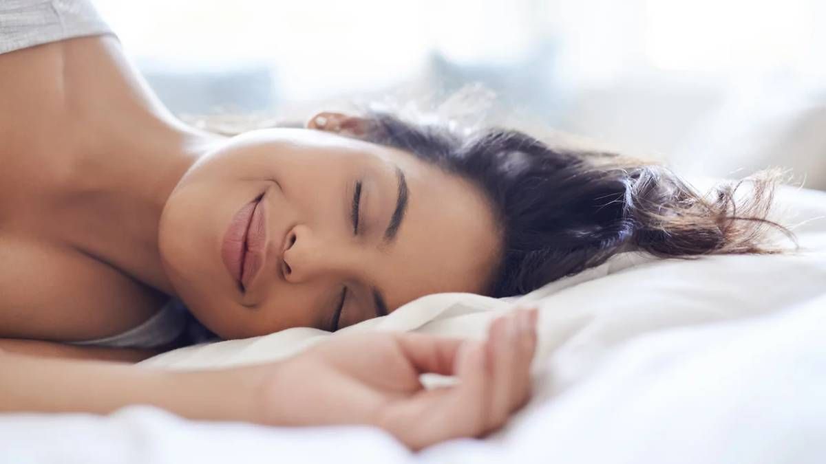 Mantén la calma al saber qué significa domir sin almohada.