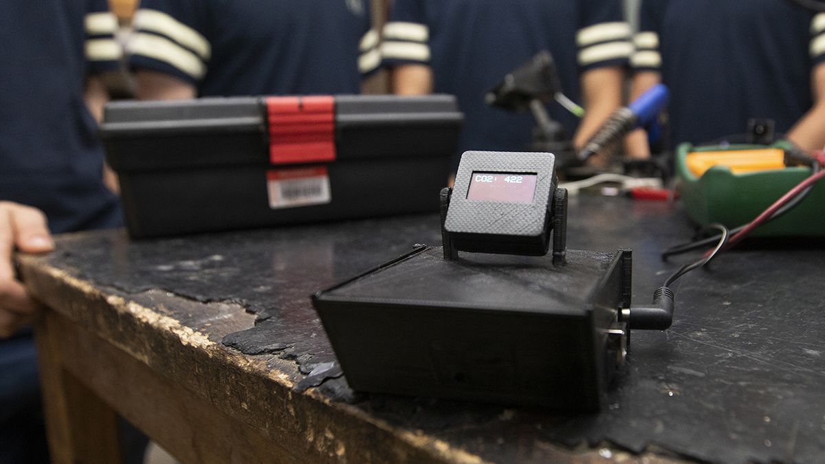 El dispositivo tecnológico que mide la concentración de dióxido de carbono.