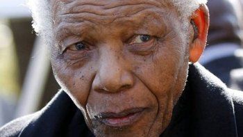 Nelson Mandela quedó internado en estado 