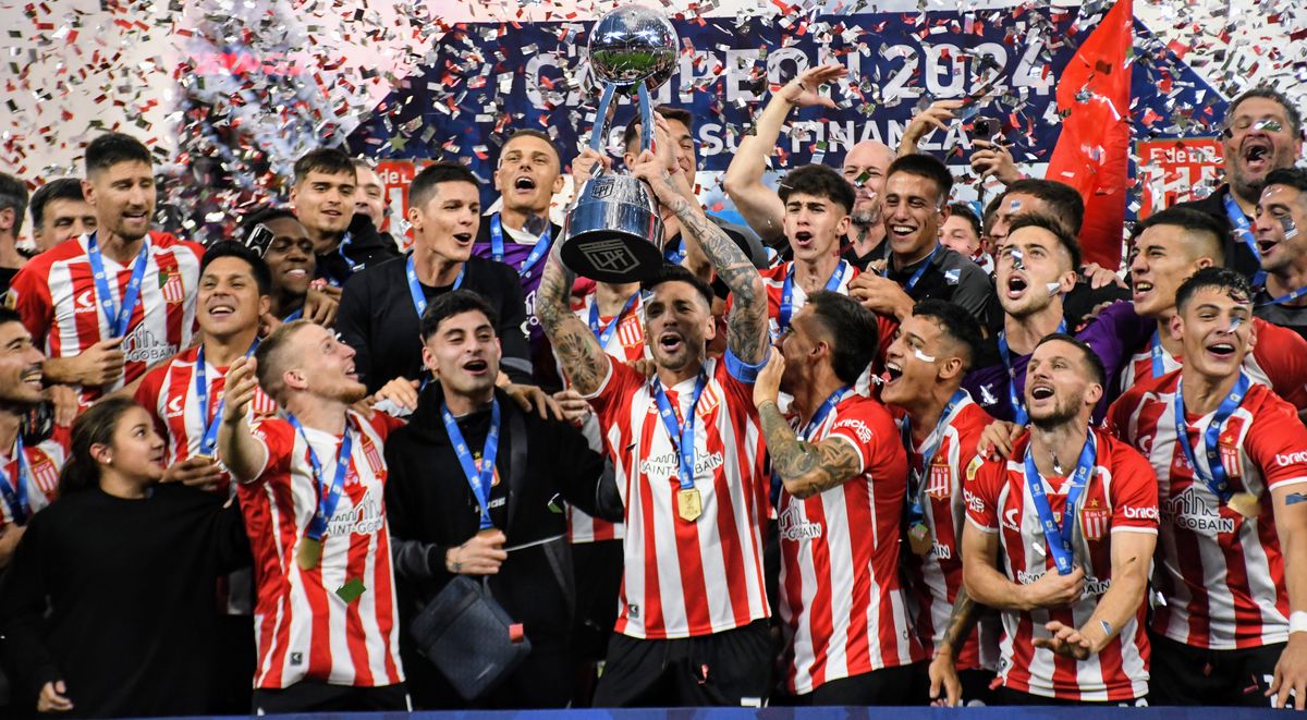 Estudiantes ganó gloria y dinero por ser campeón.