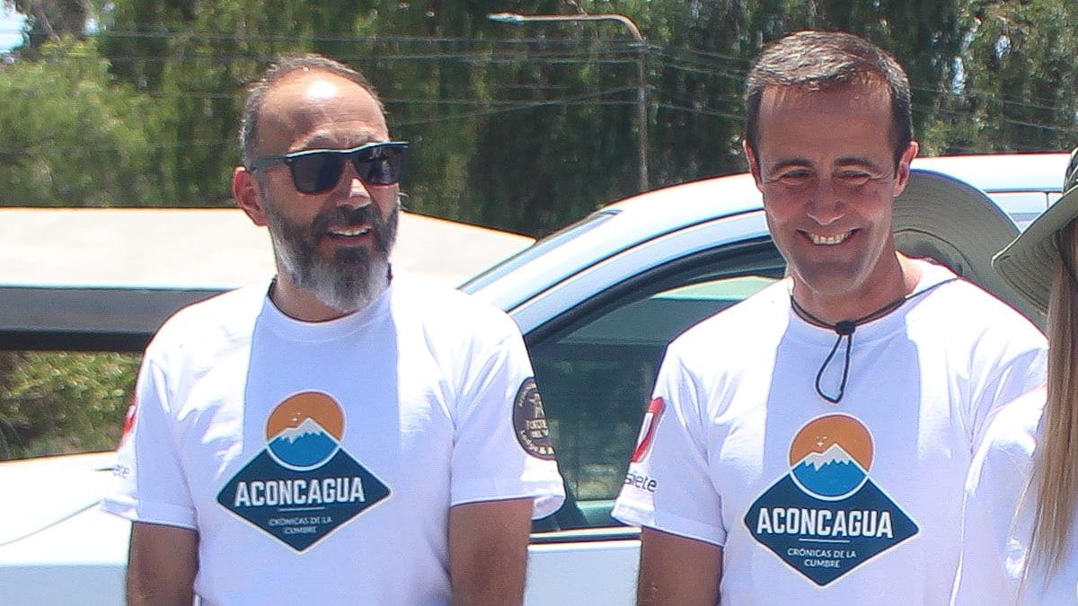 El médico especialista en medicina de altura y guía de trekking, Ignacio Rogé, junto con Pablo Forconi. El médico especialista en medicina de altura y guía de trekking, Ignacio Rogé, junto con Pablo Forconi.