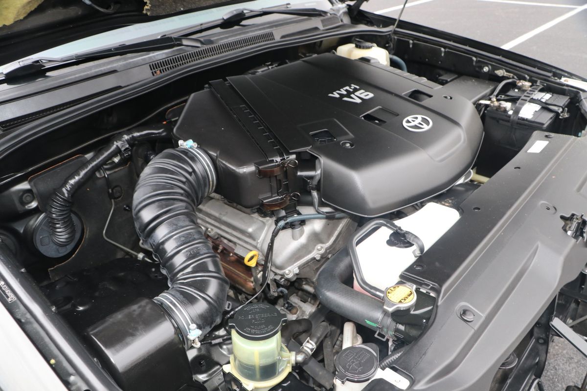 El poderoso motor V6 es una cosa del pasado en la Toyota 4Runner. El poderoso motor V6 es una cosa del pasado en la Toyota 4Runner.