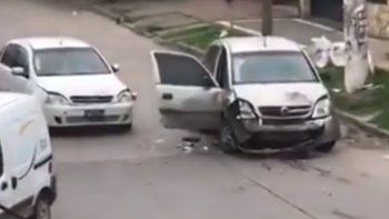 Video: le chocó 14 veces el auto a su ex mujer