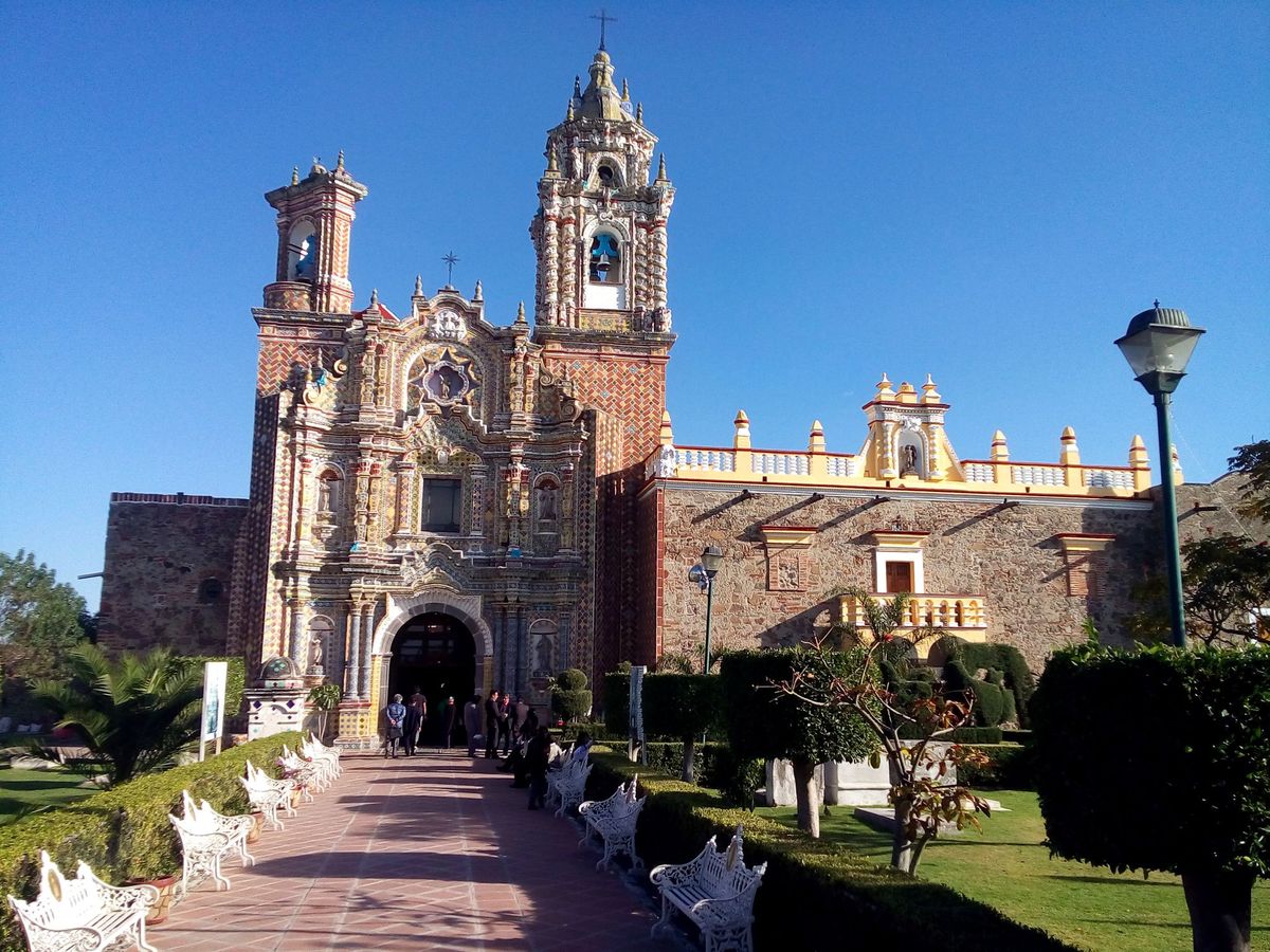 Templo de San Francisco Acatepec. Templo de San Francisco Acatepec.