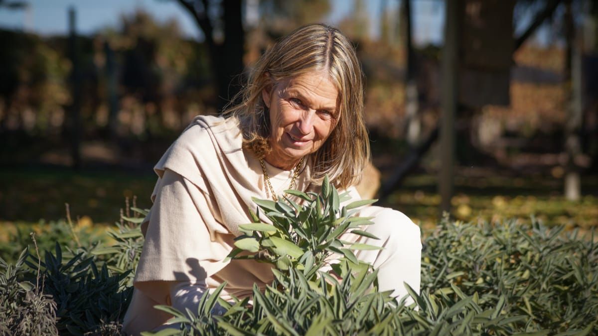 Cecilia ama la naturaleza desde niña, y dice que le ha enseñado mucho para crecer en la vida. No ve otra mejor forma de cuidar el planeta que no sea mediante el consumo de productos orgánicos. Cecilia ama la naturaleza desde niña, y dice que le ha enseñado mucho para crecer en la vida. No ve otra mejor forma de cuidar el planeta que no sea mediante el consumo de productos orgánicos.