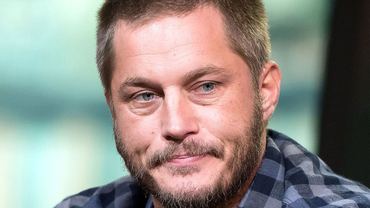 El actor Travis Fimmel interpreta a&nbsp;Lyle Orlik en la nueva serie de Netflix.