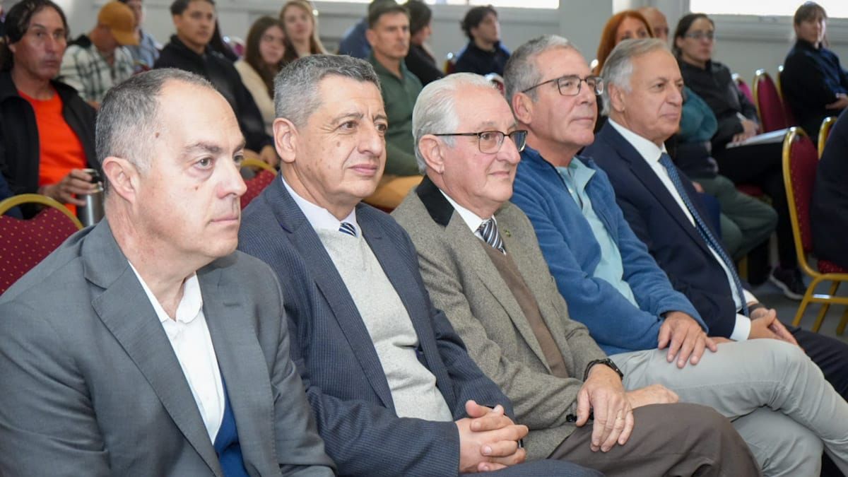 Autoridades de la Universidad de Congreso y del Gobierno de Mendoza estuvieron presentes en el inicio del dictado de la Diplomatura. Autoridades de la Universidad de Congreso y del Gobierno de Mendoza estuvieron presentes en el inicio del dictado de la Diplomatura.