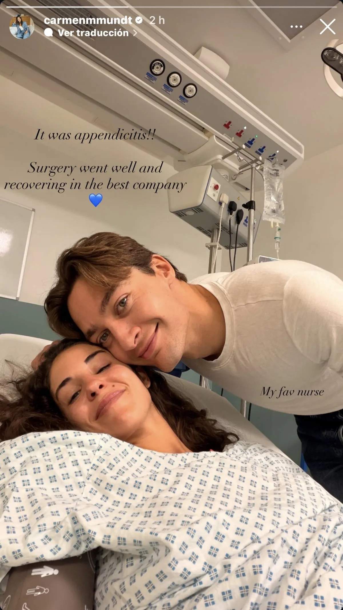 El piloto de la F&oacute;rmula 1 junto a su pareja: todo bajo control.